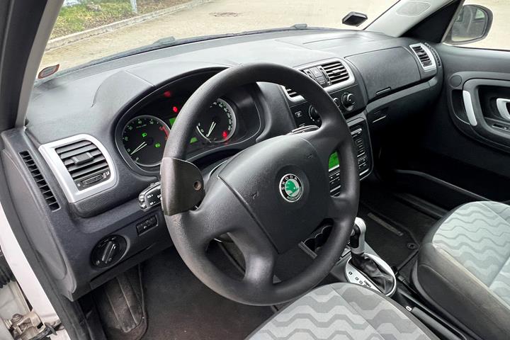 Hvid Skoda Roomster fra 2007