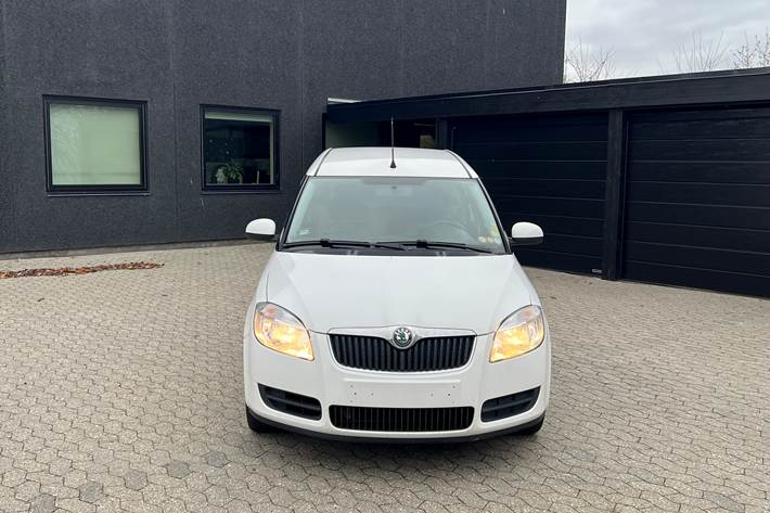 Hvid Skoda Roomster fra 2007