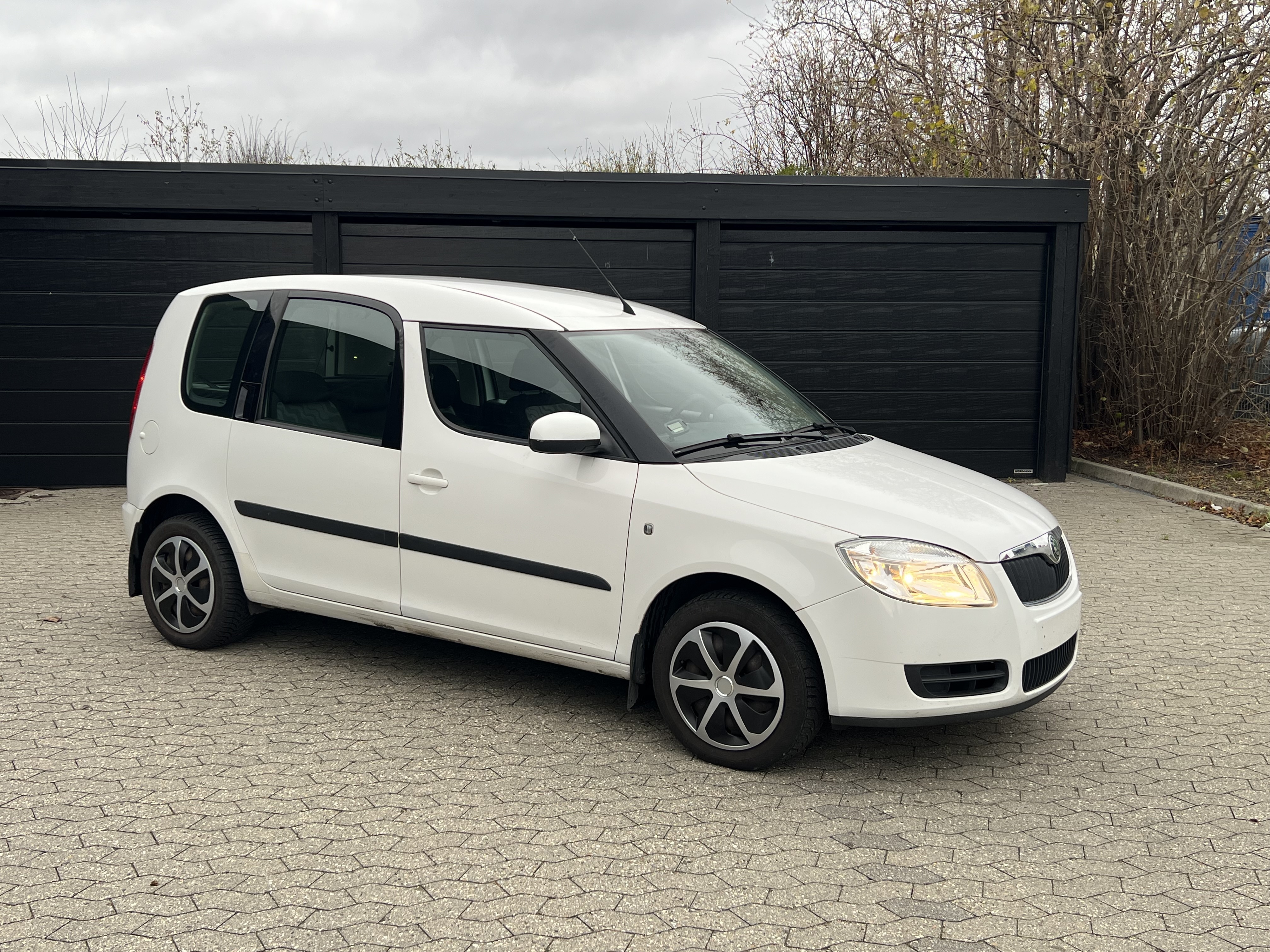 Hvid Skoda Roomster fra 2007