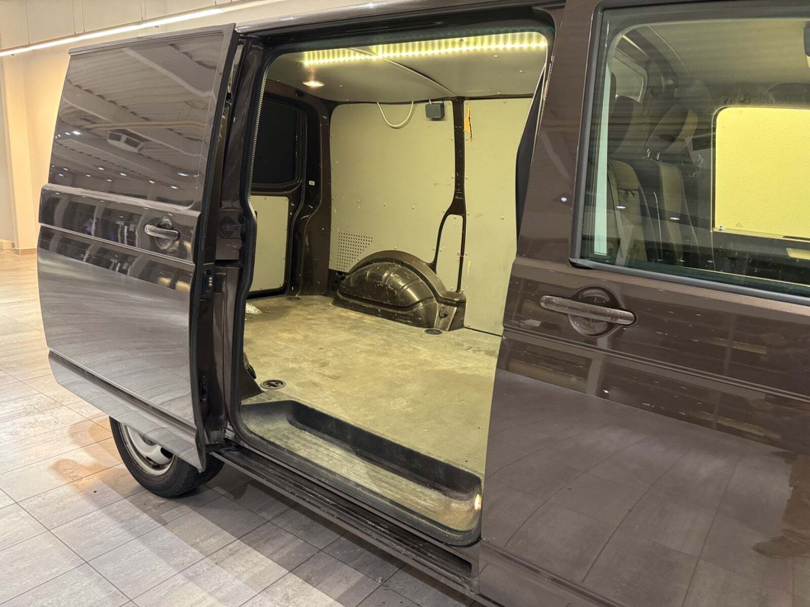 VW Transporter 2,0 TDi 150 Kassevogn DSG kort