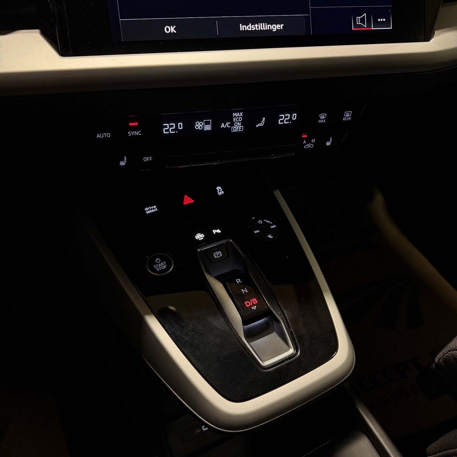 Grå Audi Q4 e-tron fra 2022