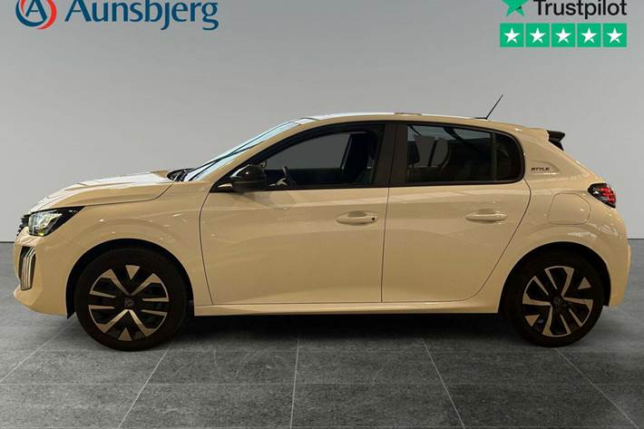 Hvid Peugeot e-208 fra 2025