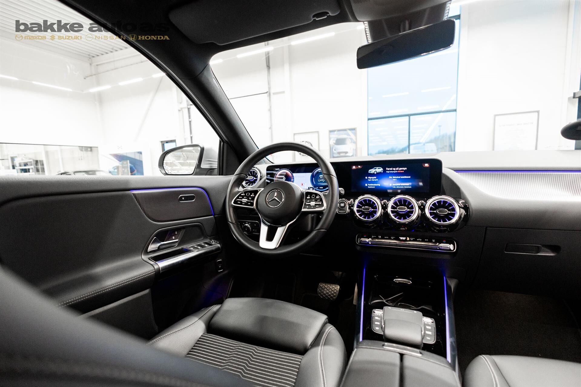 Grå Mercedes EQA 300 fra 2022