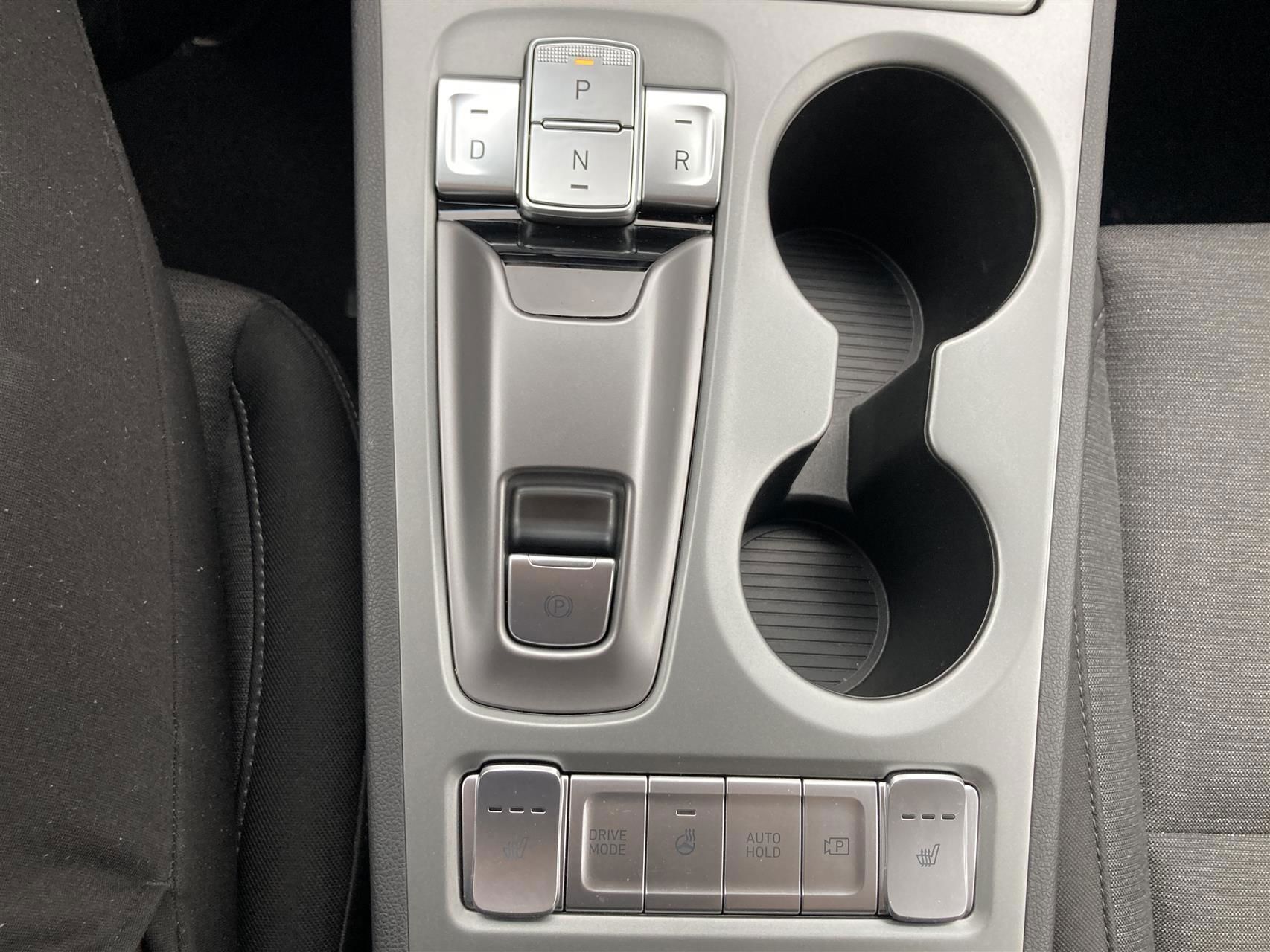 Sølv Hyundai Kona fra 2023