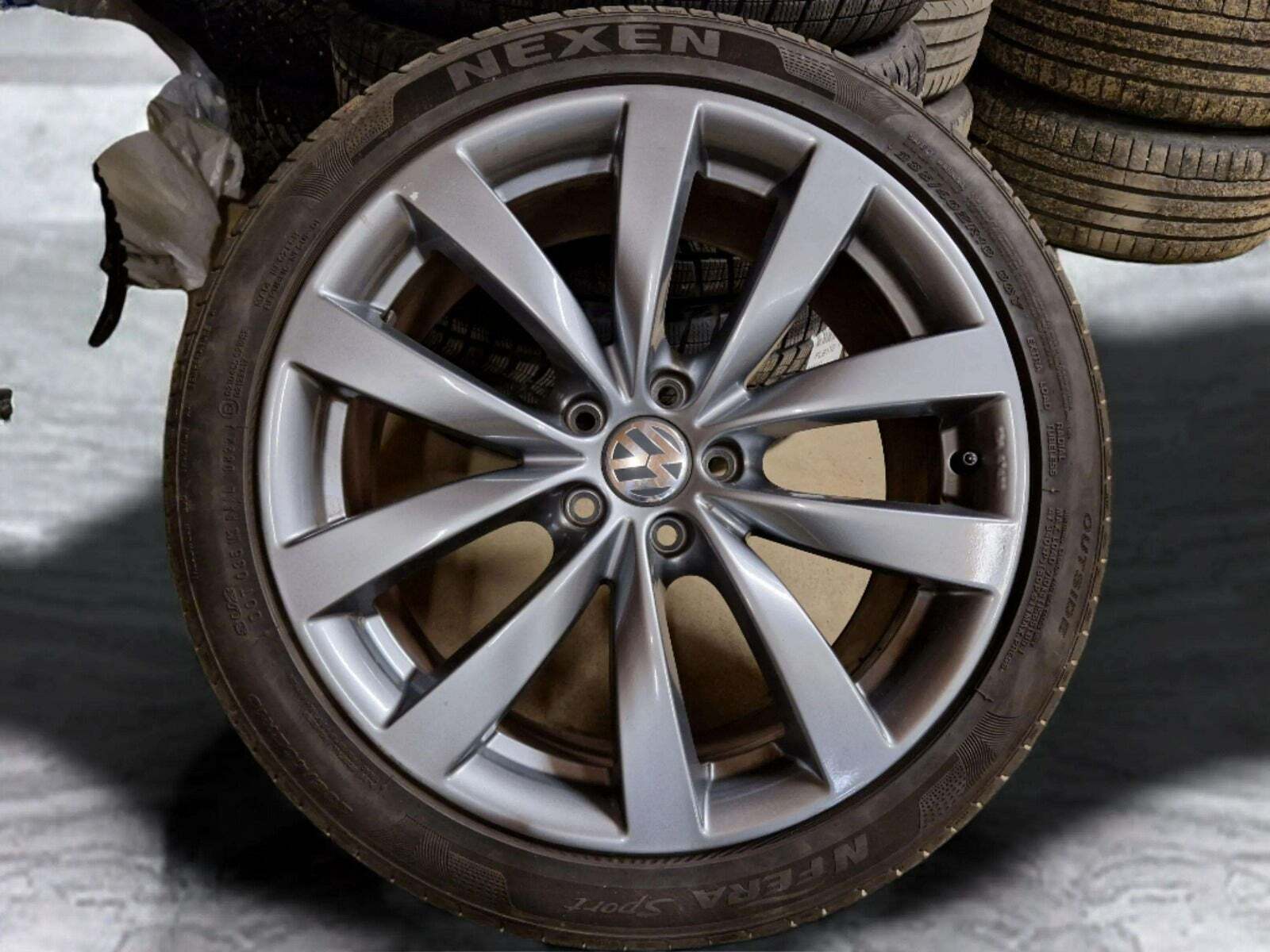 Sort VW Passat fra 2017