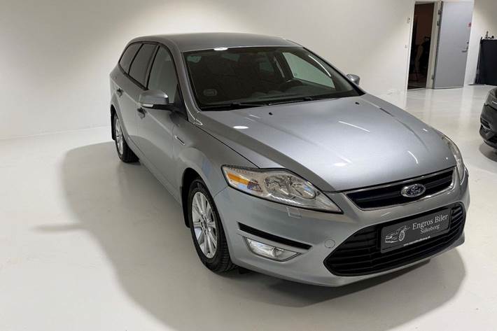 Sølv Ford Mondeo fra 2012