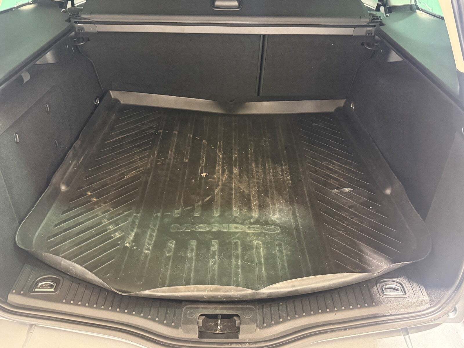 Sølv Ford Mondeo fra 2012