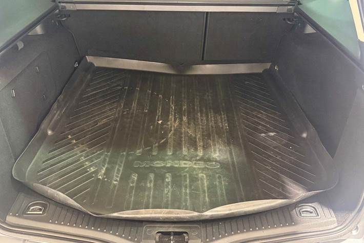 Sølv Ford Mondeo fra 2012