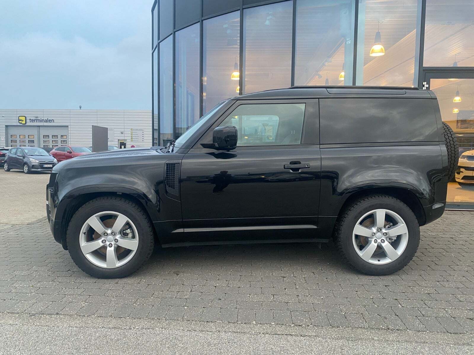 Land Rover Defender 90 3,0 D250 Hard Top X-Dynamic SE aut. Van