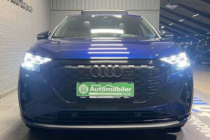 Blå Audi Q4 e-tron fra 2023