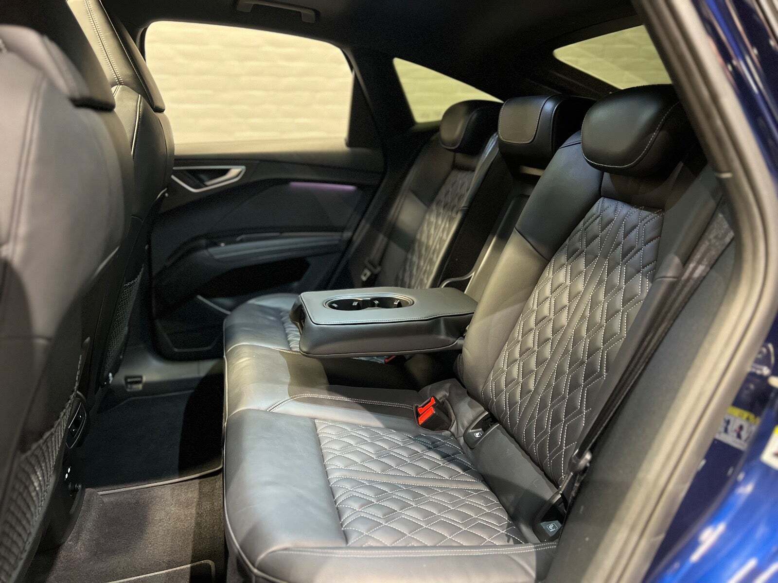 Blå Audi Q4 e-tron fra 2023