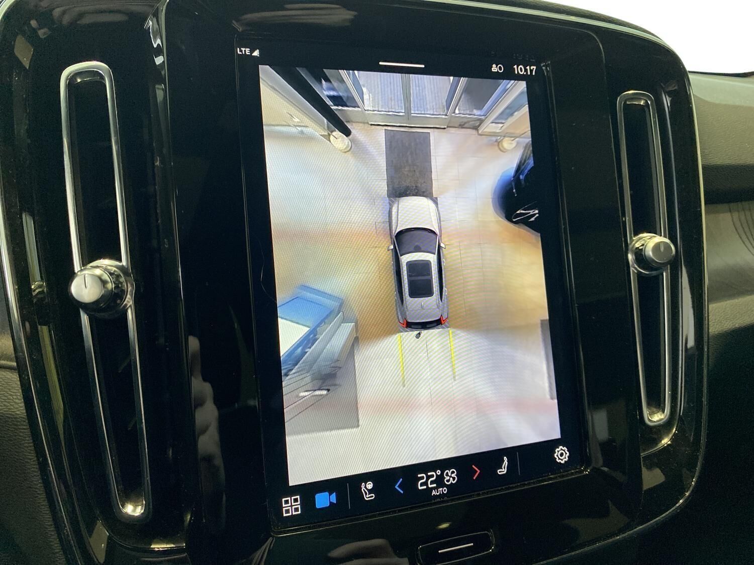 Hvid Volvo XC40 fra 2024