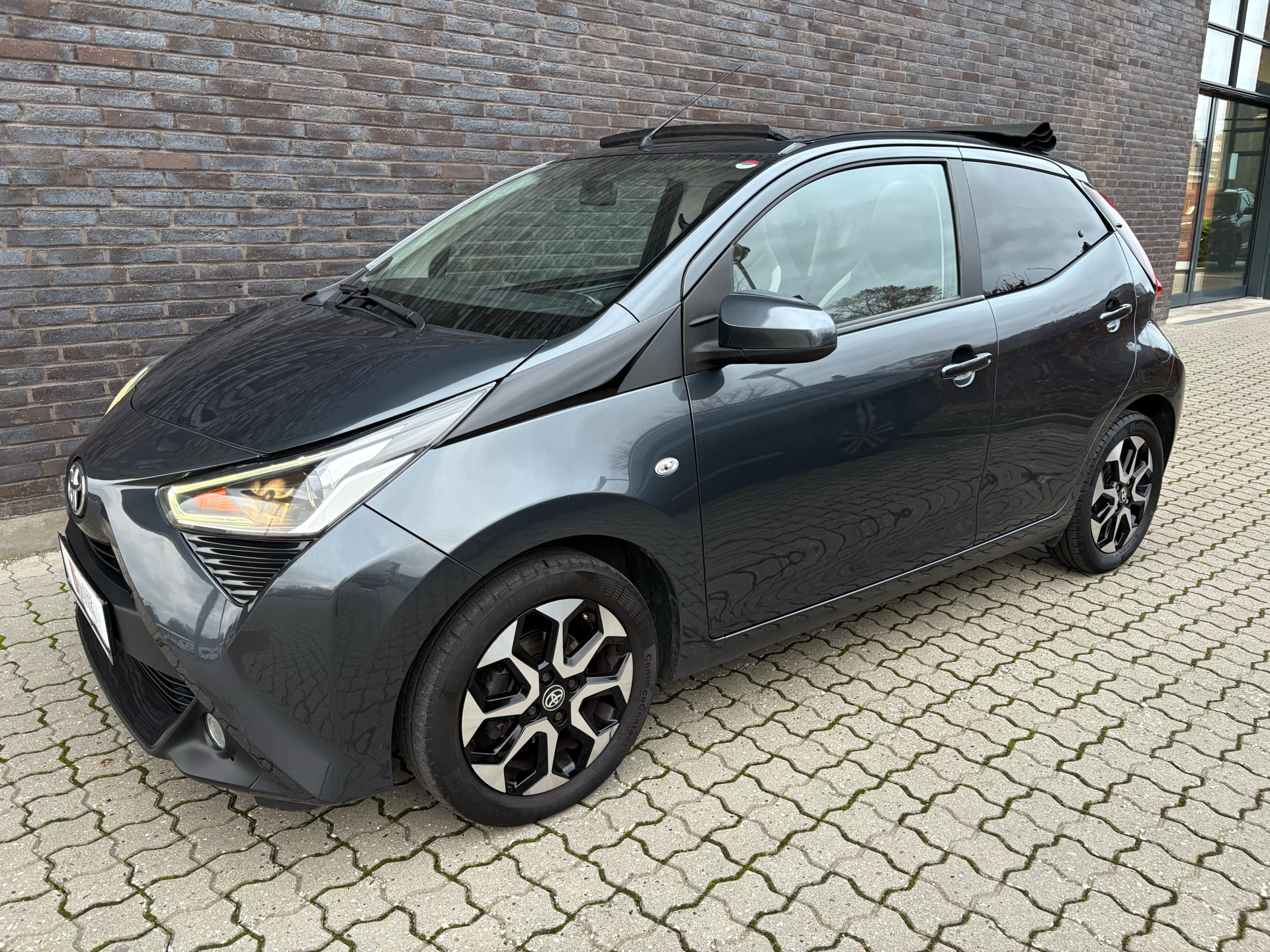 Toyota Aygo 1,0 VVT-I X-Sky 72HK 5d