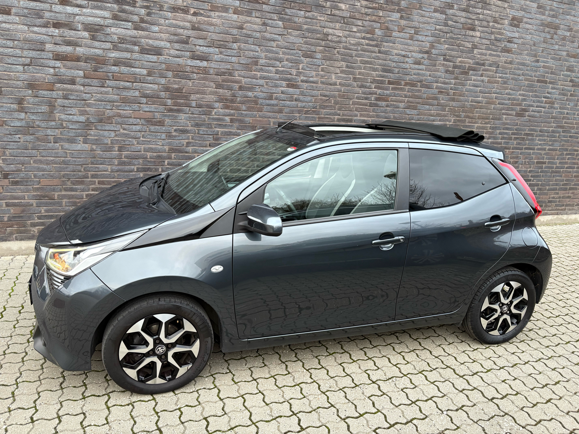 Toyota Aygo 1,0 VVT-I X-Sky 72HK 5d