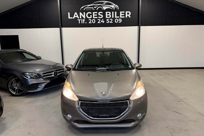 Sølv Peugeot 208 fra 2012