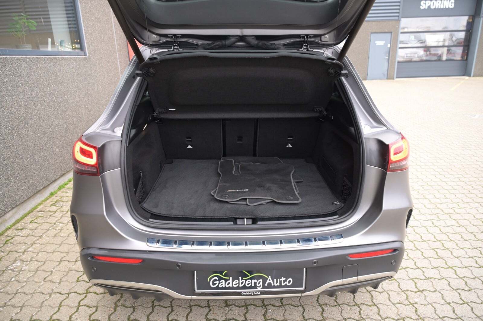 Grå Mercedes EQA250 fra 2021