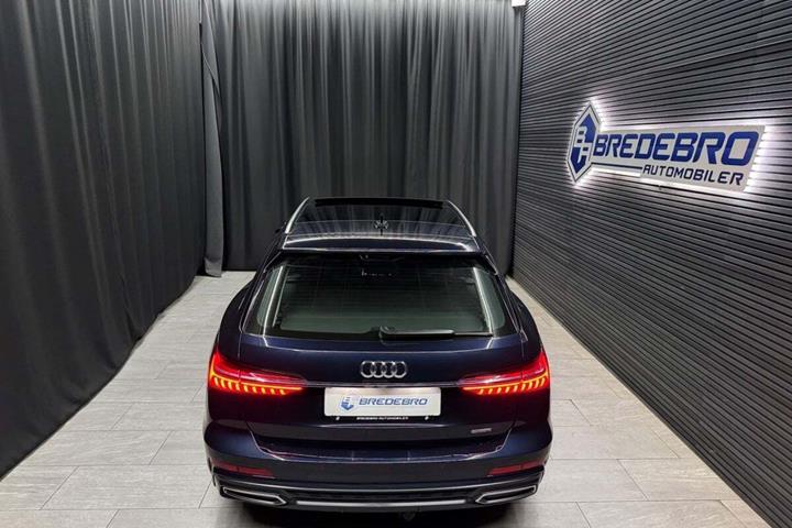 Blå Audi A6 fra 2018 set udefra