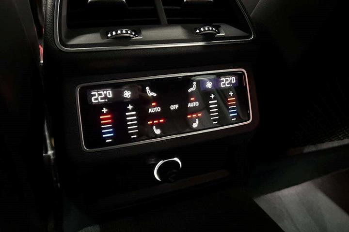 Blå Audi A6 fra 2018