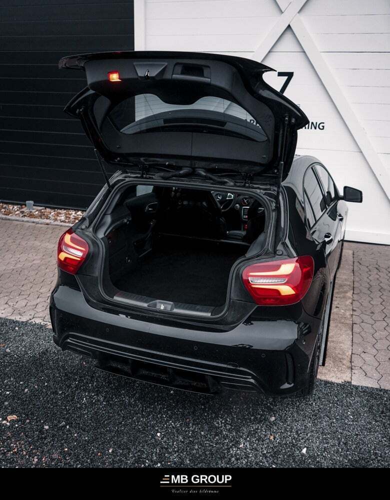 Gul Mercedes A45 fra 2016