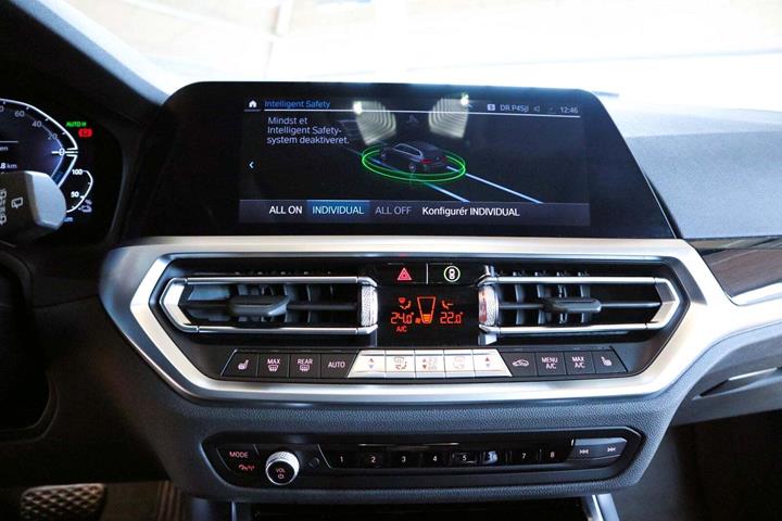Sort BMW 330e fra 2022