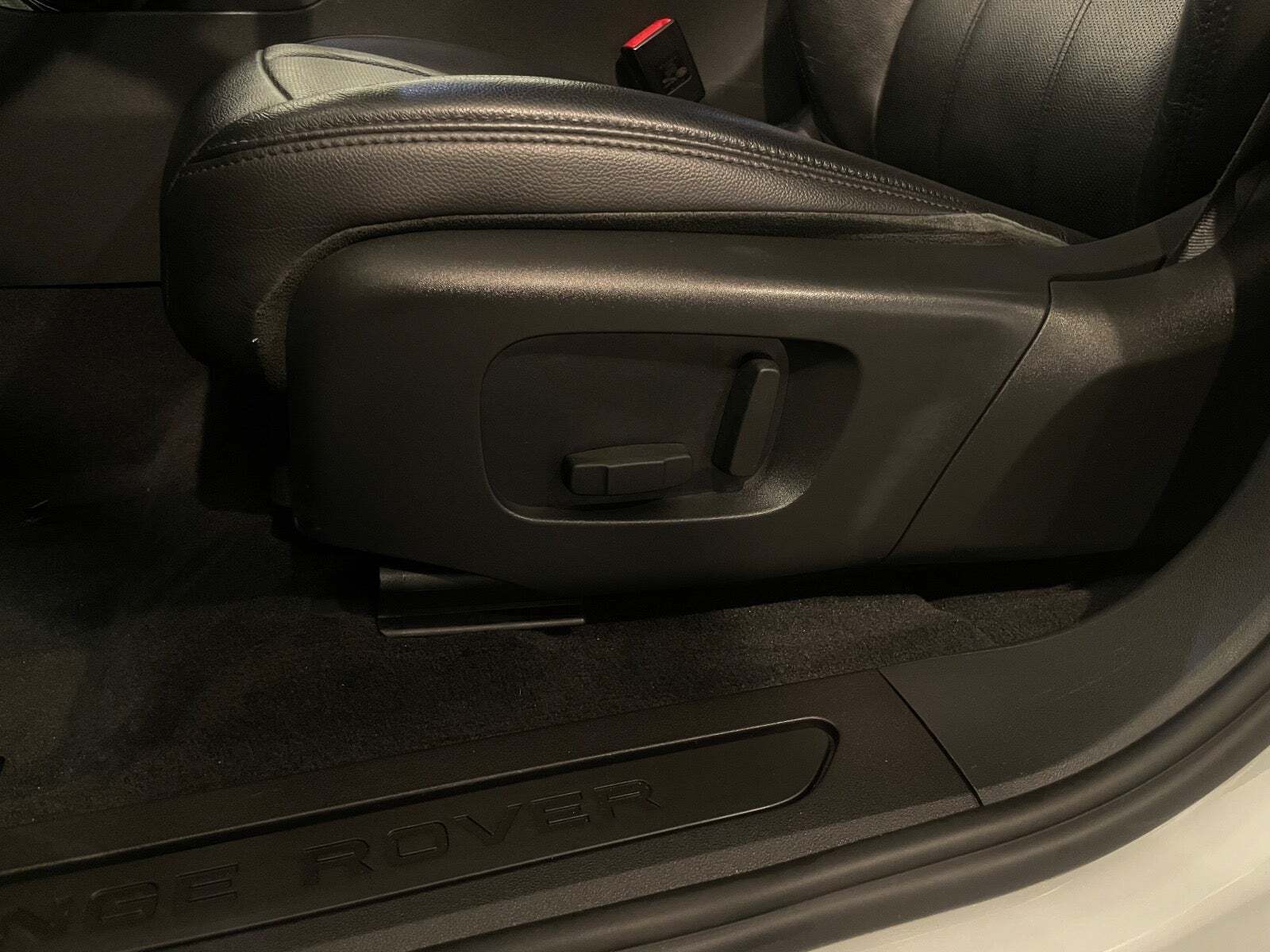 Hvid Land Rover Range Rover evoque fra 2020