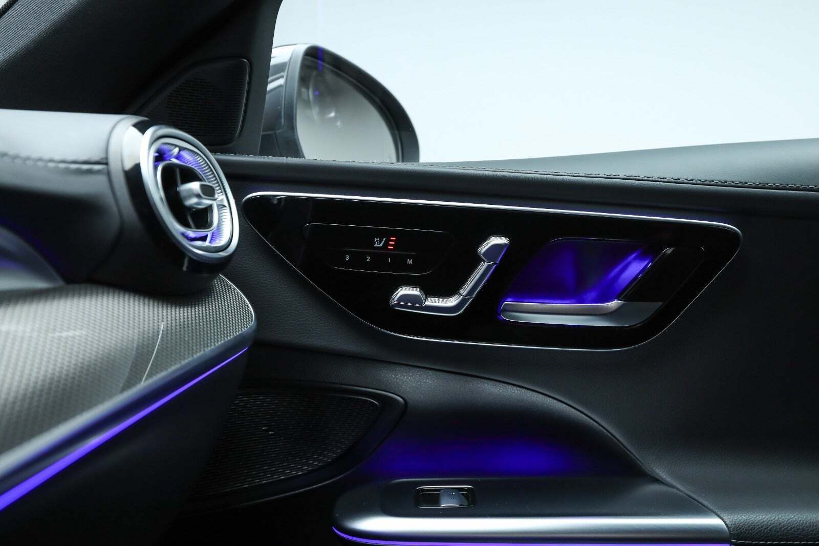 Grå Mercedes C200 fra 2022