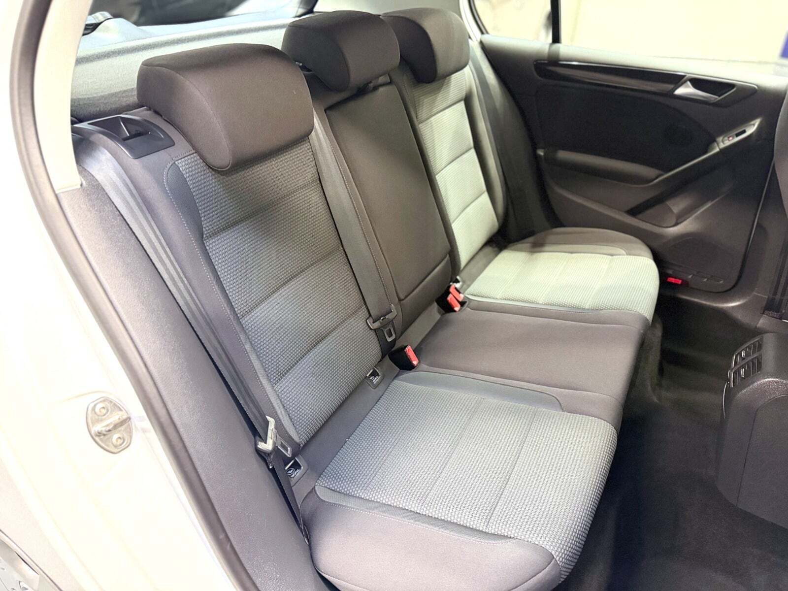 Hvid VW Golf VI fra 2012