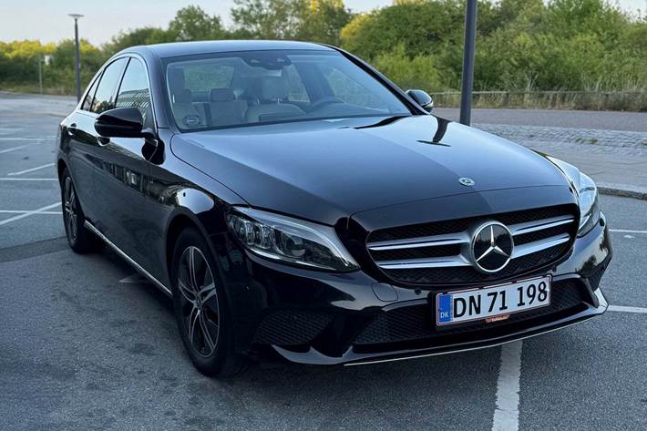 Sort Mercedes C220 d fra 2020 set udefra