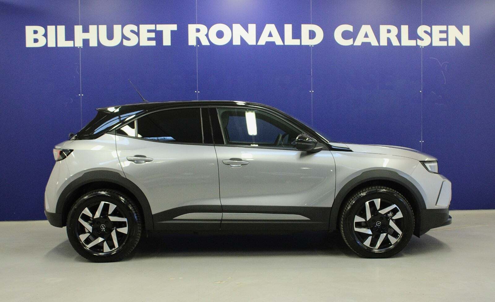 Sølv Opel Mokka-e fra 2023