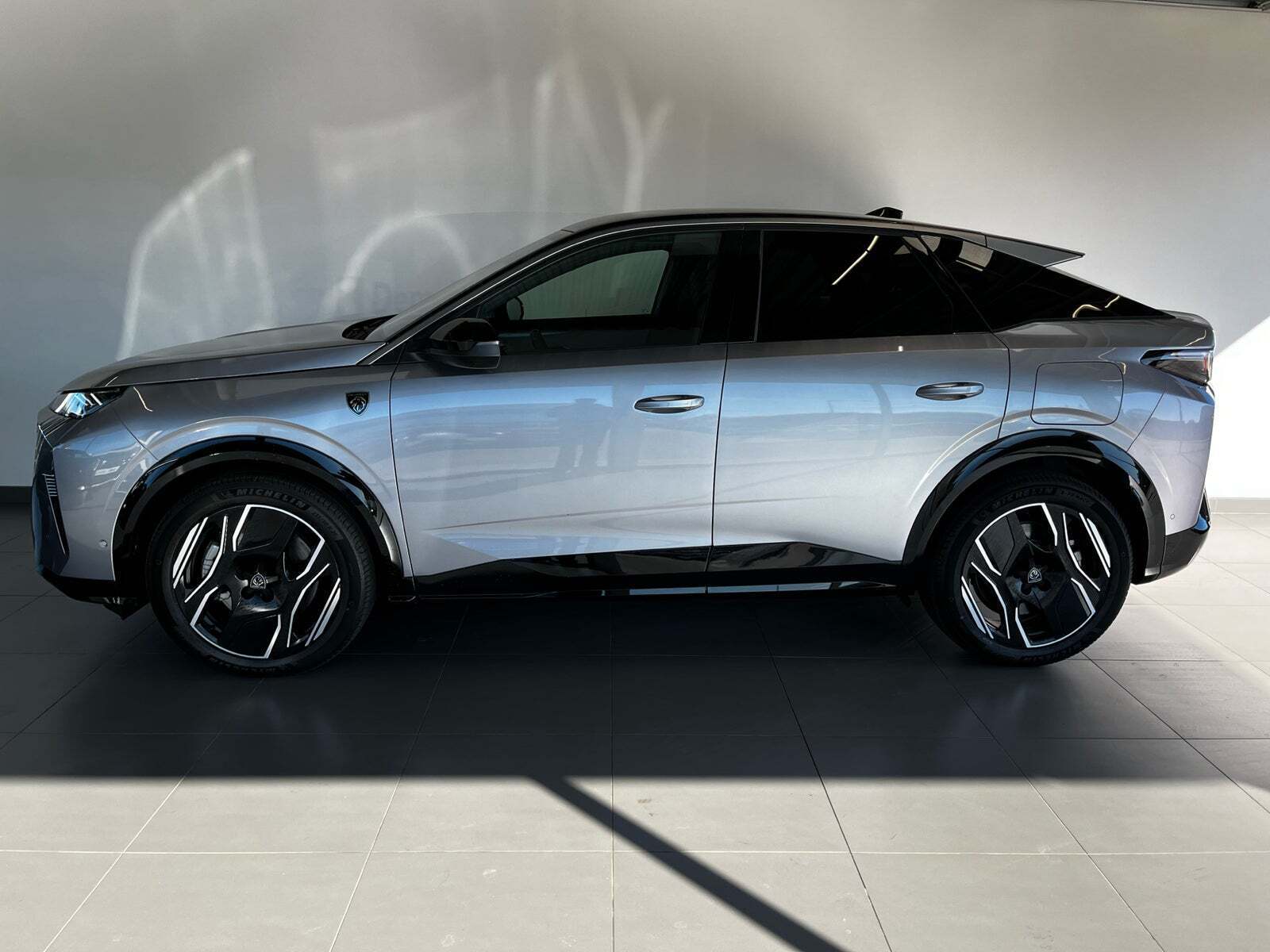 Peugeot e-3008 77 GT Pack