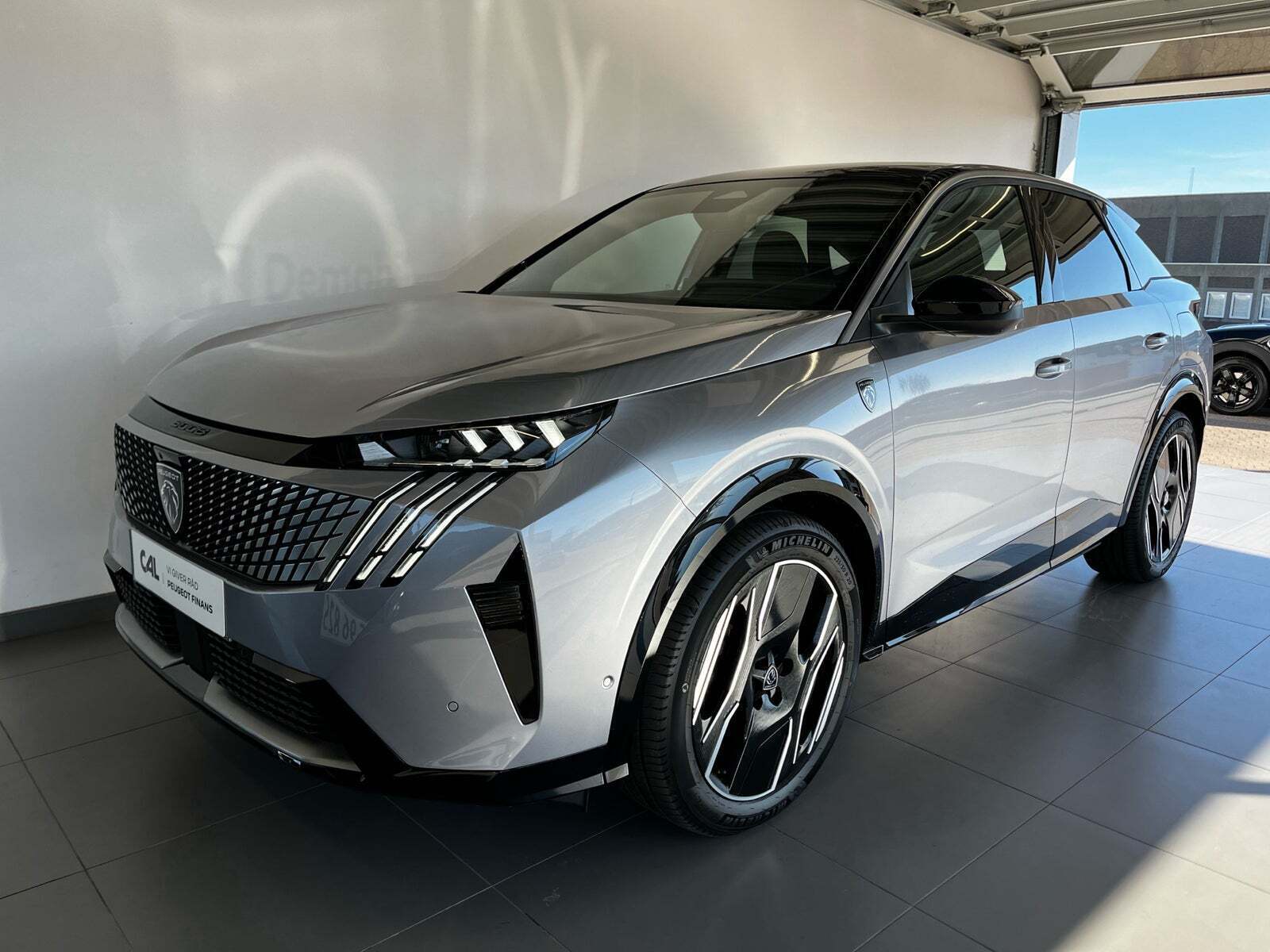 Peugeot e-3008