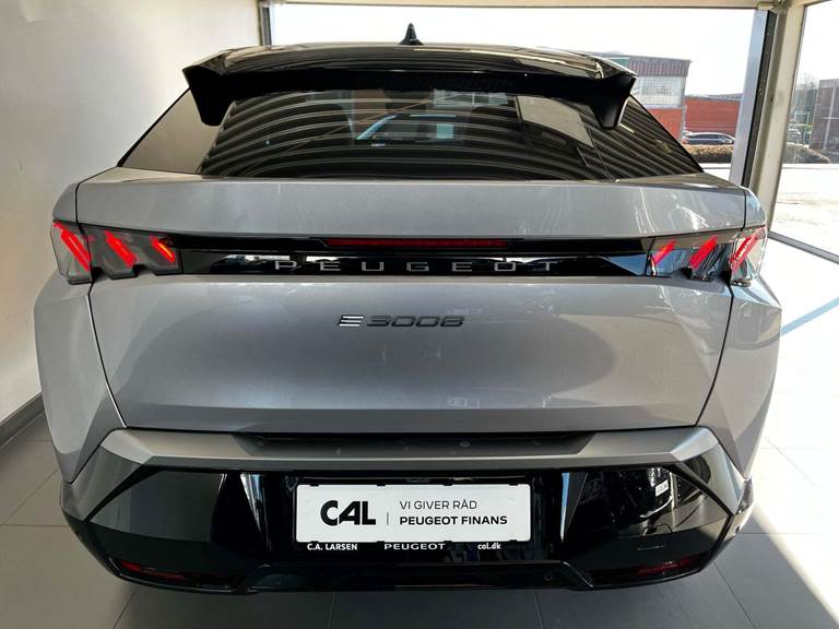 Peugeot e-3008 77 GT Pack