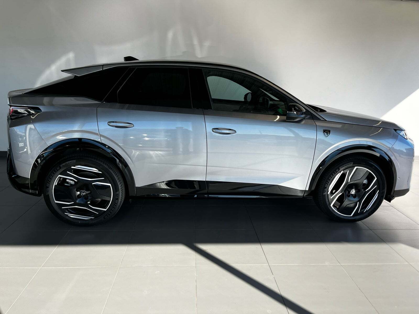 Peugeot e-3008