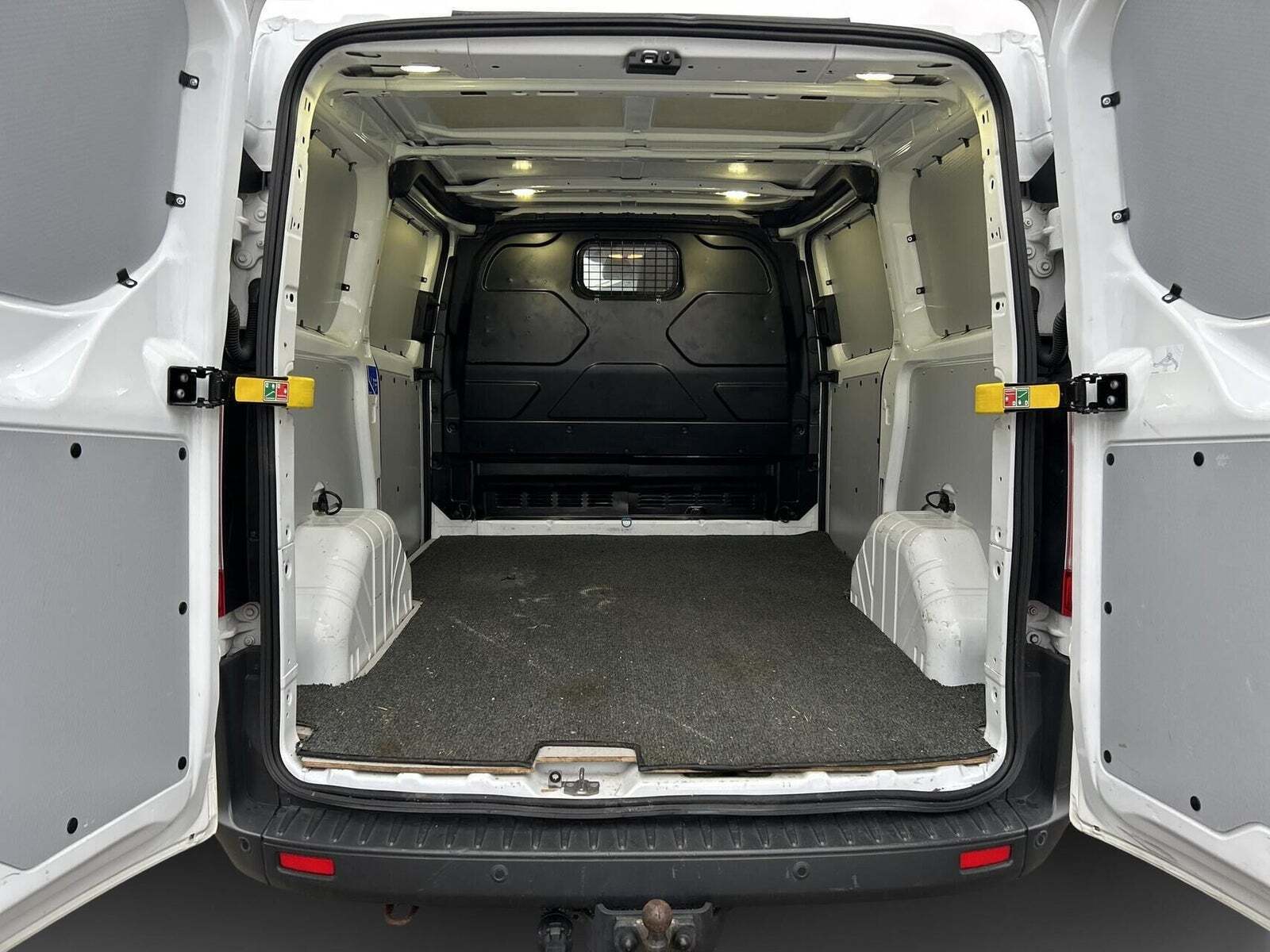 Hvid Ford Transit Custom 270S fra 2017 set udefra