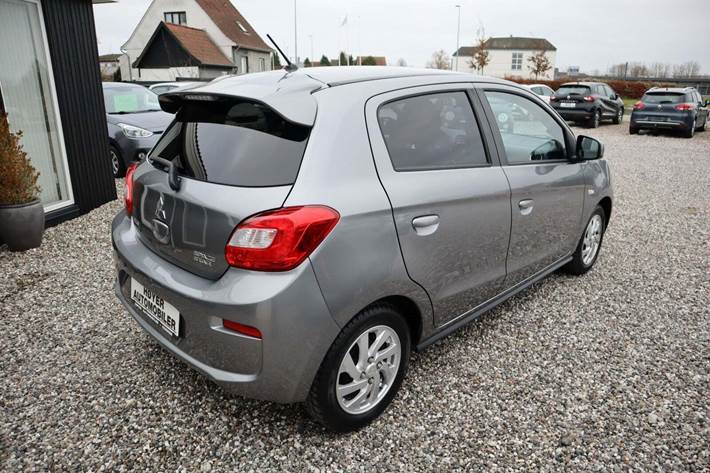 Blå Mitsubishi Space Star fra 2017