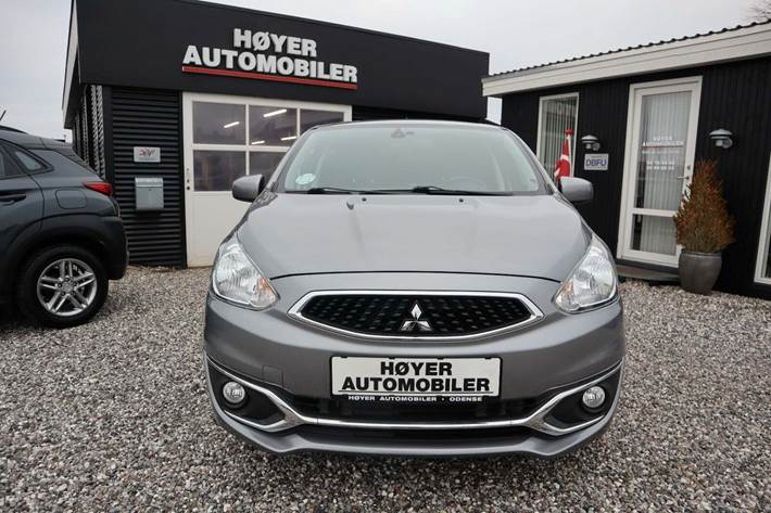 Blå Mitsubishi Space Star fra 2017