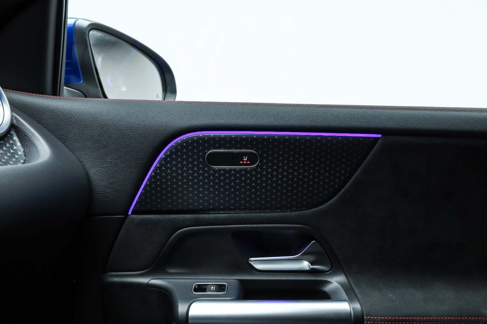 Blå Mercedes EQA250+ fra 2025