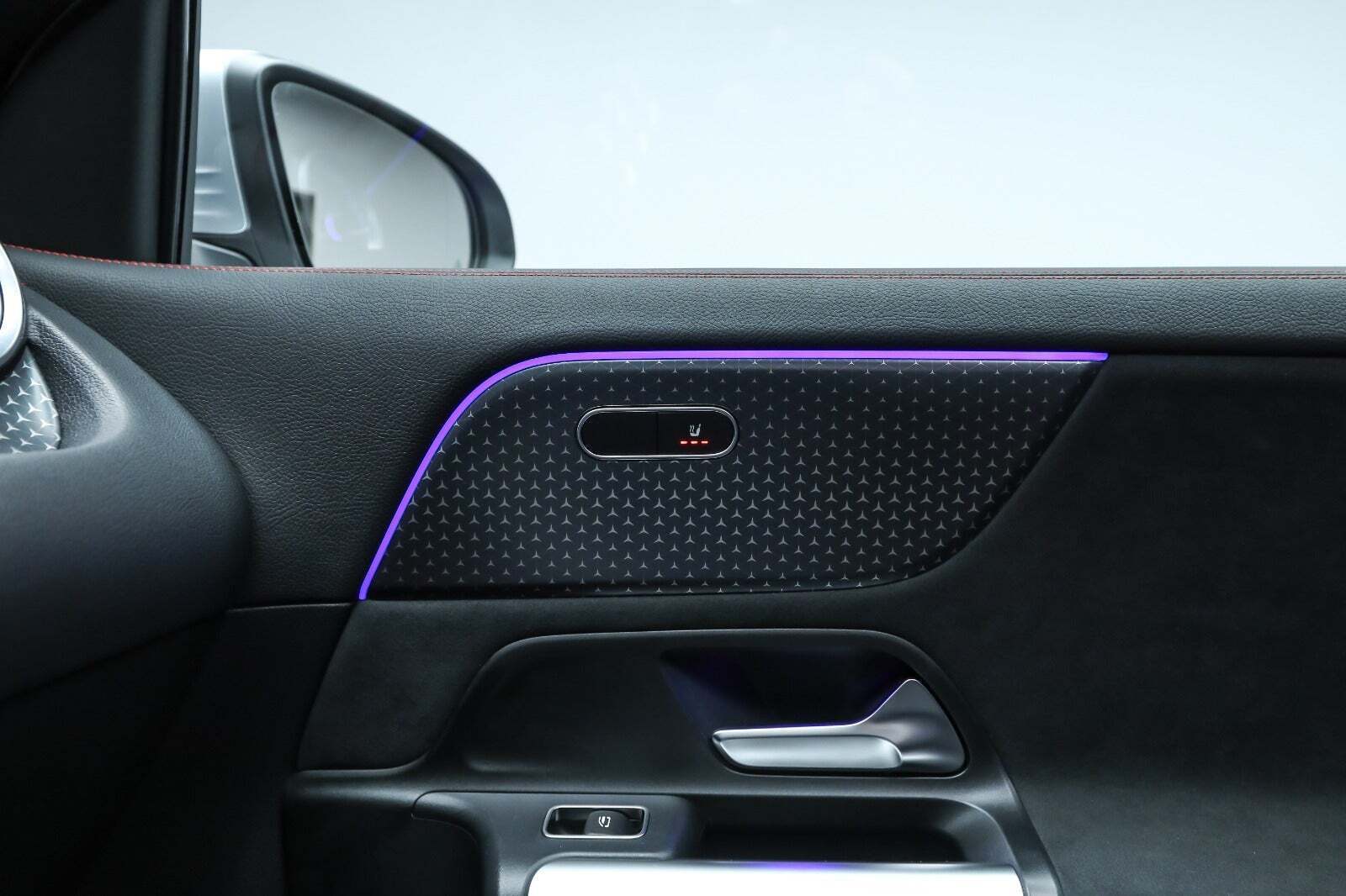 Sølv Mercedes EQA250+ fra 2025