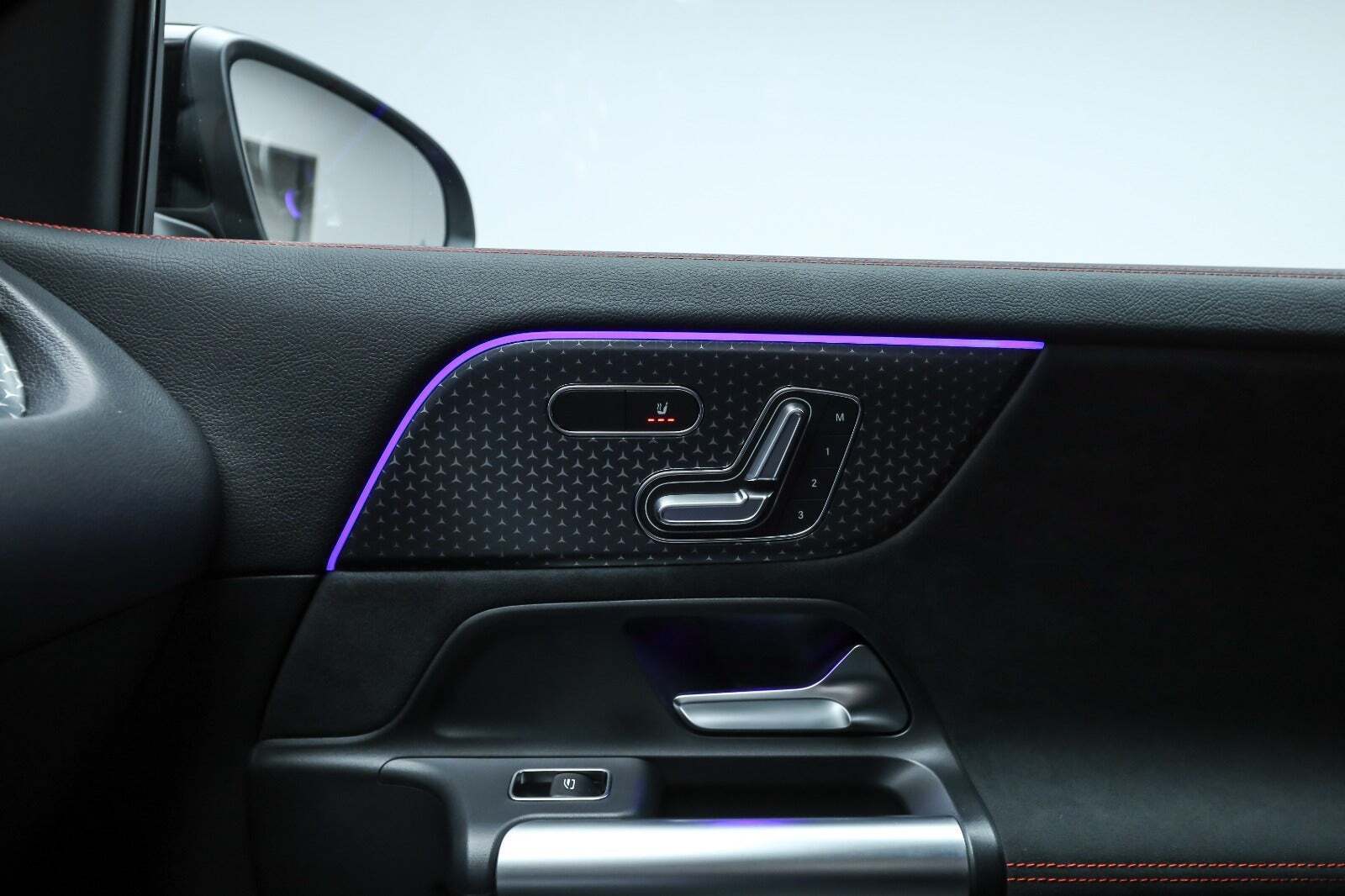 Sort Mercedes EQA350 fra 2025