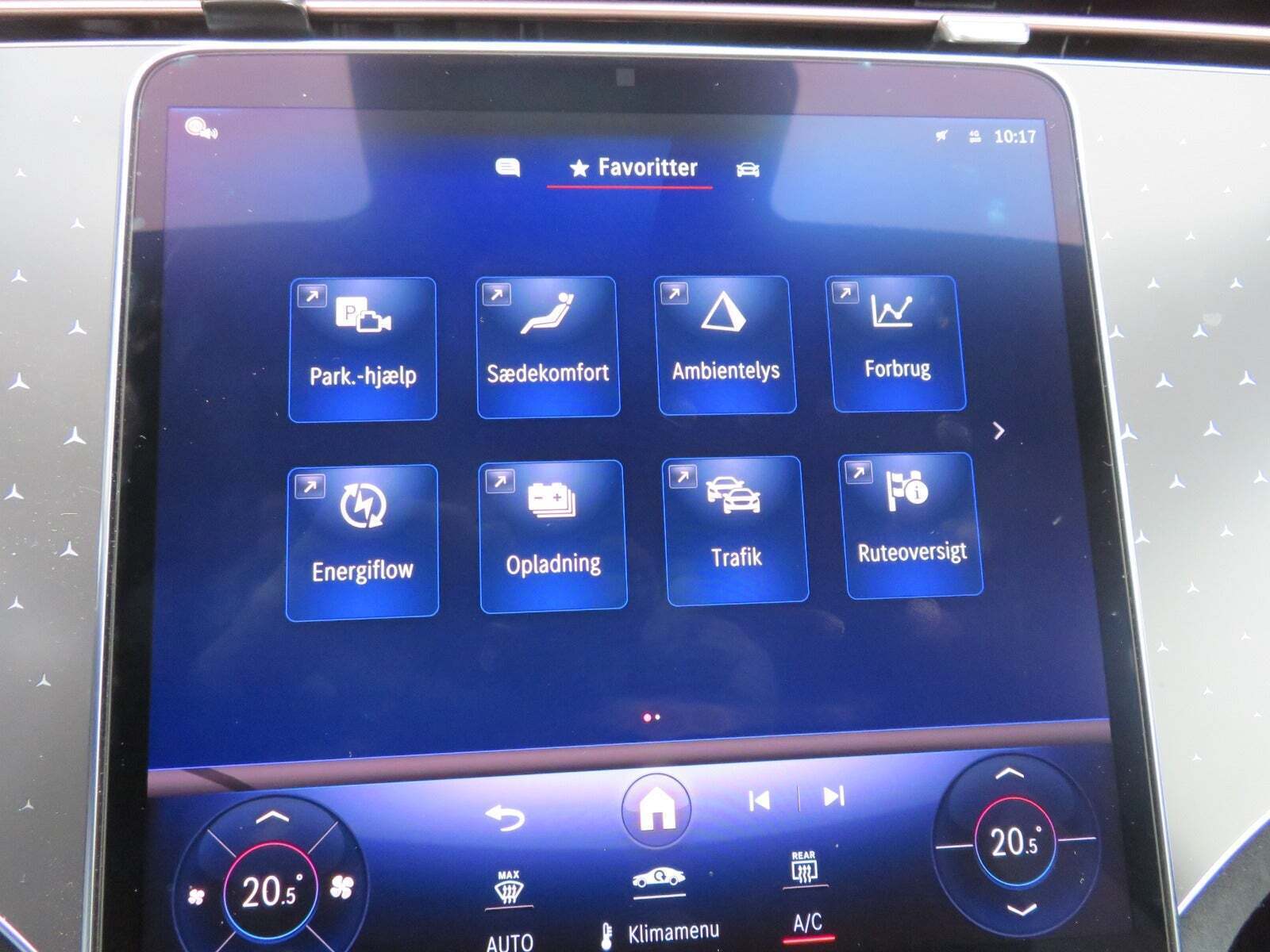 Grå Mercedes EQE350 fra 2024