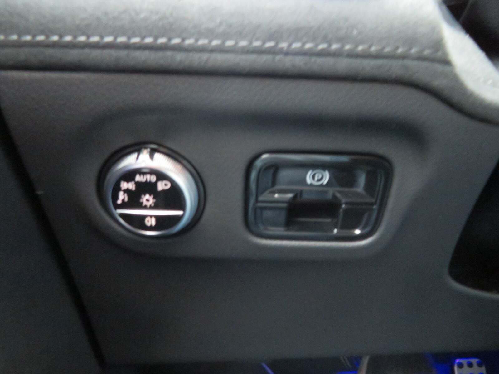 Grå Mercedes EQE350 fra 2024