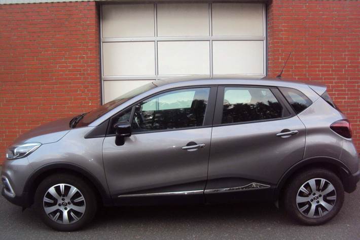 Grå Renault Captur fra 2019