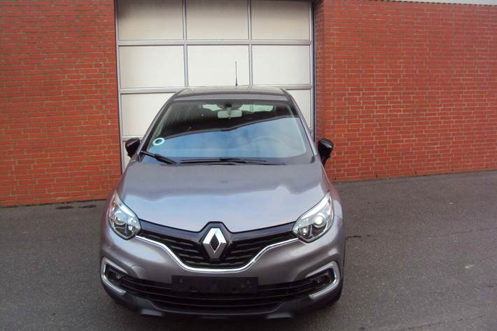 Grå Renault Captur fra 2019
