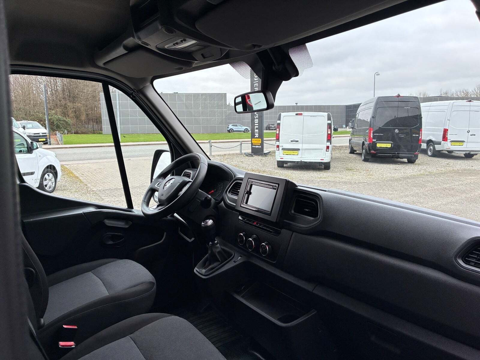 Hvid Renault Master IV T33 fra 2021