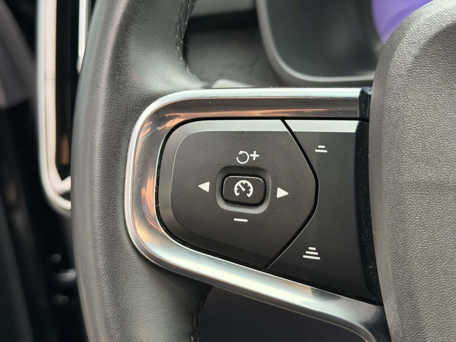 Sort Volvo XC40 fra 2023