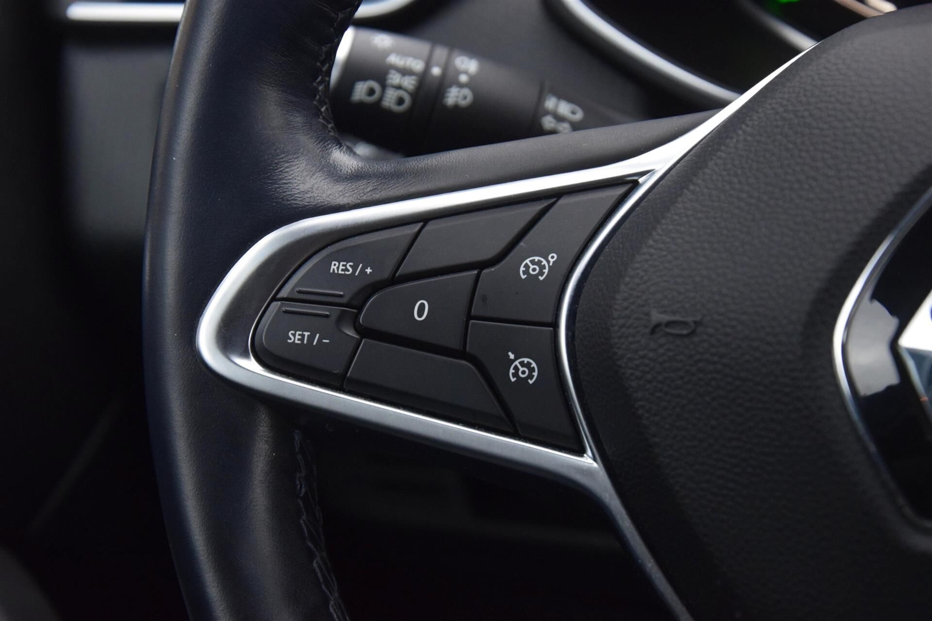 Grå Renault Clio fra 2020