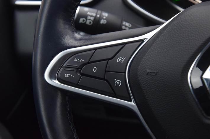 Grå Renault Clio fra 2020