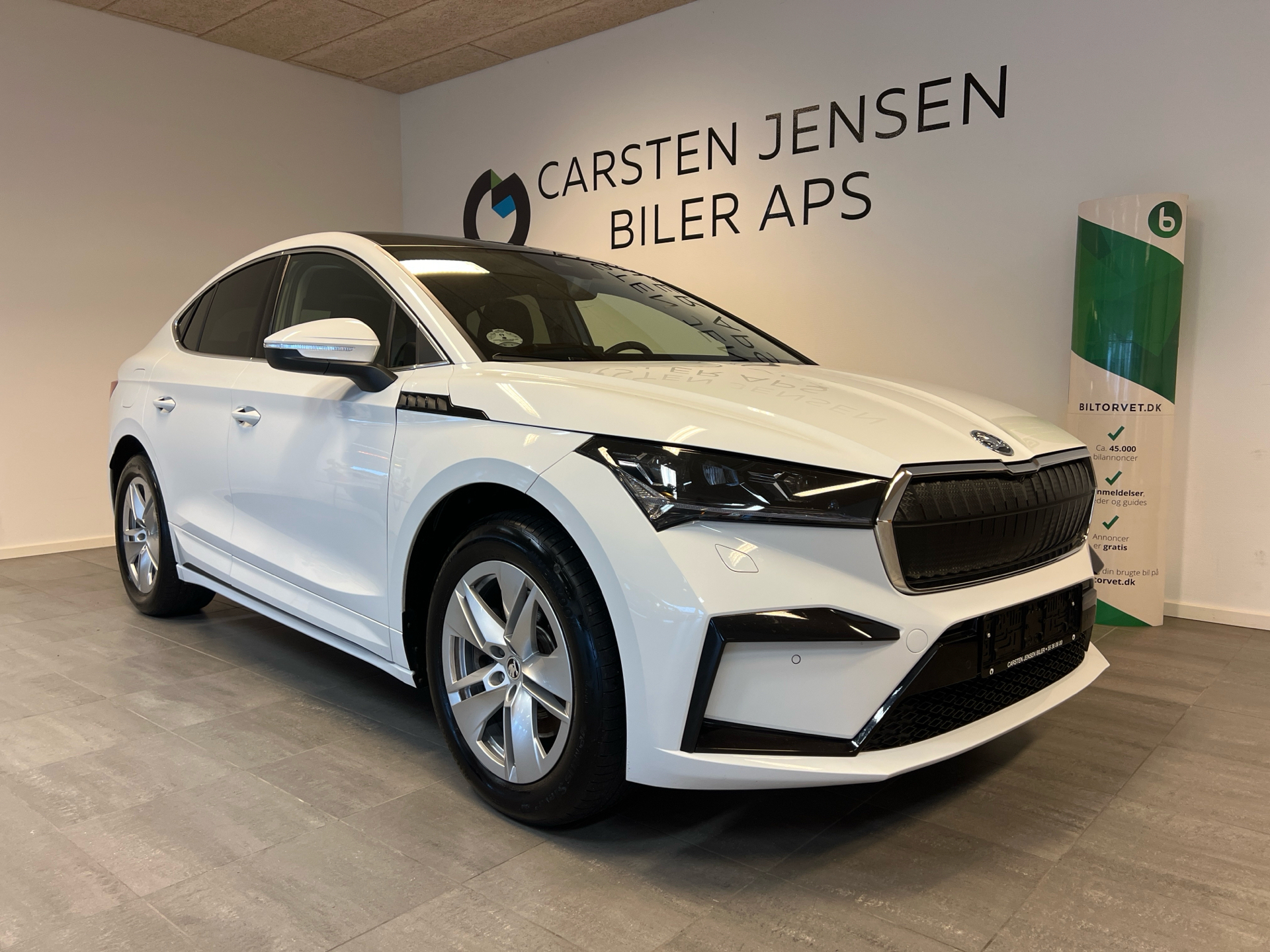 Hvid Skoda Enyaq fra 2024