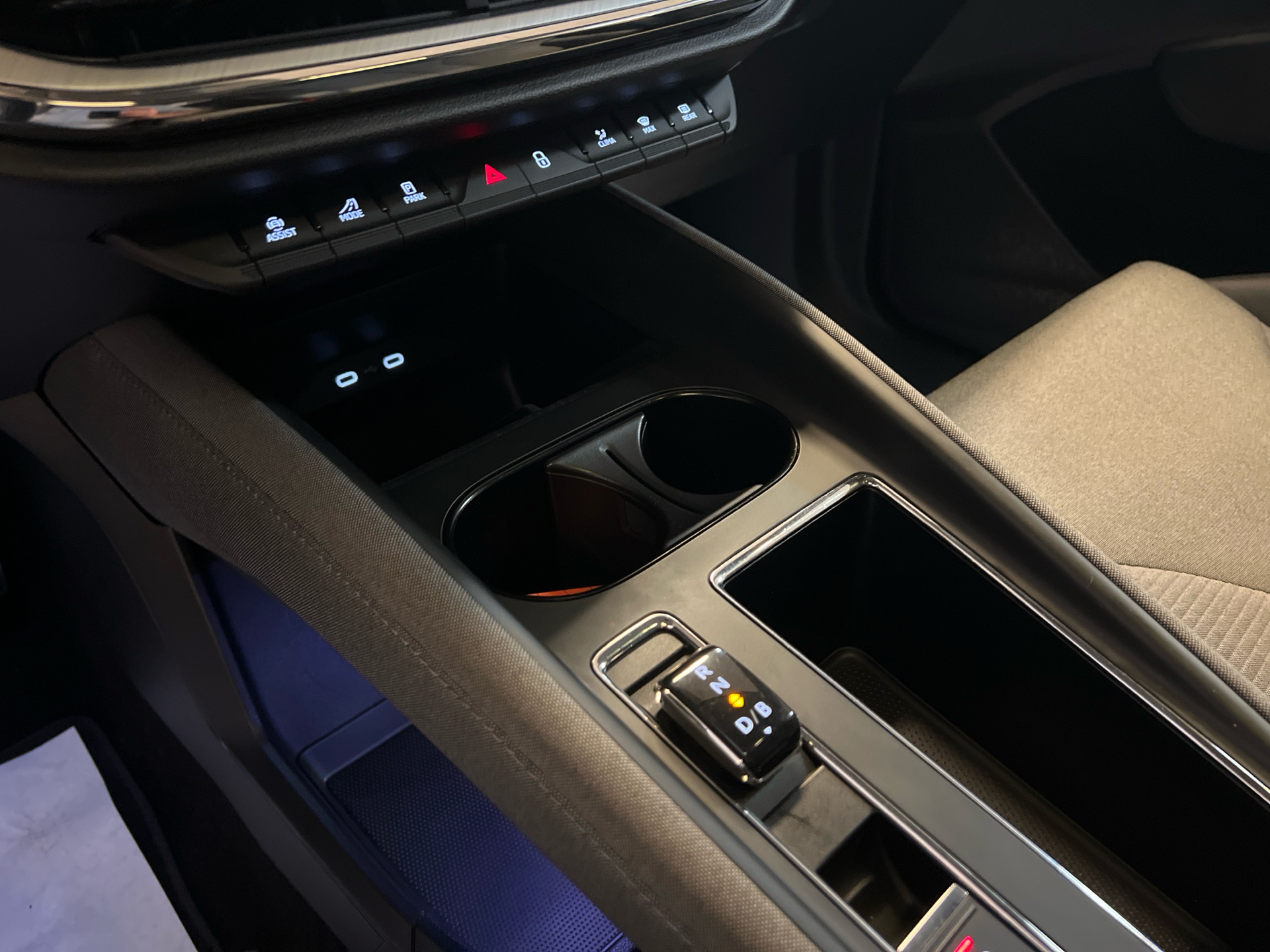 Hvid Skoda Enyaq fra 2024