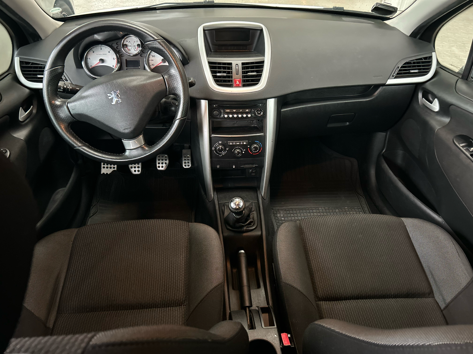 Sølv Peugeot 207 fra 2012